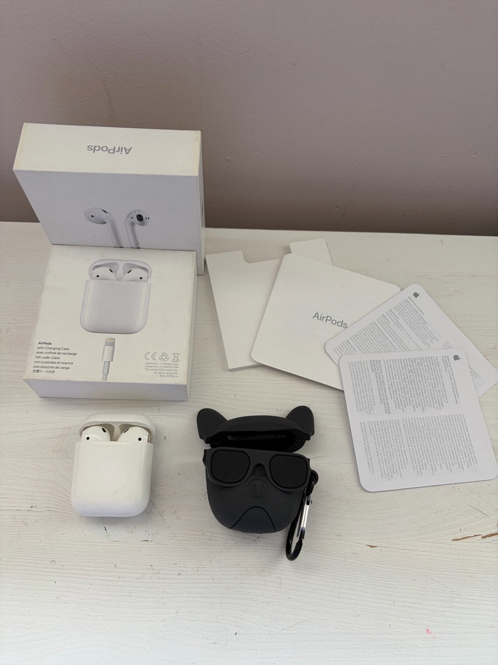 Apple AirPods 1st Generation with Charging CaseFull Set
. Bulldog Silicone Cover